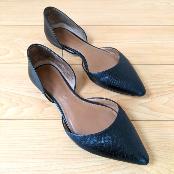 Banana Republic Sleek Black Flats - Picture 1 of 8